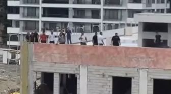 İskenderun'da İşçiler Maaş Alamayınca Çatıda Eylem Yaptı