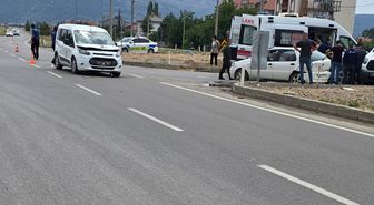 Kavşakta İki Araç Çarpıştı: 5 Yaralı