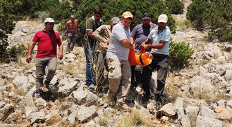 Karaman'da Avcı Kayalıklardan Düşerek Yaralandı