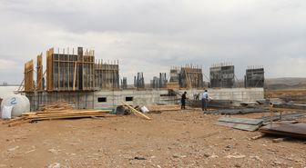 Karlıova'da İki Okulun İnşaatı Sürüyor