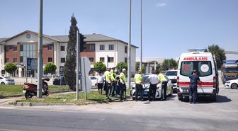 Kütahya'da motosiklet otomobile çarptı: 1 yaralı