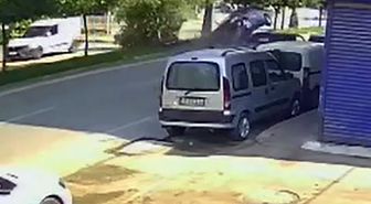 Adana'da Otomobil Refüje Çarptı: 7 Yaralı