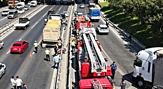 Bahçelievler'de motosiklet kamyonun altında kaldı: 1 ölü
