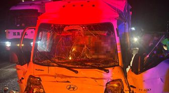 Bozüyük'te otobüs-kamyonet çarpışması: 1 ölü