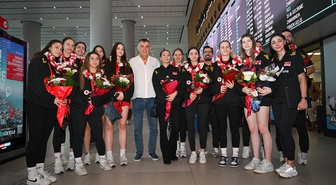 Yıldız Kızlar İstanbul'da Coşkuyla Karşılandı