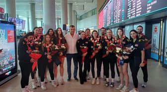 U17 Kız Voleybol Milli Takımı'na İstanbul'da coşkulu karşılama