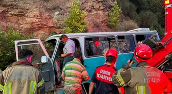 Tire'de tarım işçisi minibüsü kazası: 1 ölü, 8 yaralı