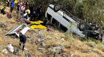 Sivas'ta Minibüs Şarampole Uçtu: 10 Yaralı