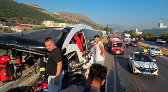 Milas'ta Otobüs TIR'a Çarptı: 2 Ölü, 17 Yaralı