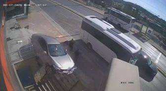 Kocaeli'de Otomobil Merdiven Boşluğuna Uçtu: 2 Kişi Son Anda Kurtuldu