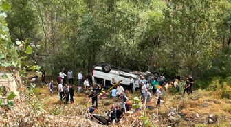 Sivas'ta Minibüs Şarampole Devrildi: 4 Ölü, 10 Yaralı