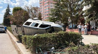 Eskişehir'de Hafif Ticari Araç Takla Attı: 1 Yaralı