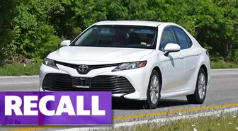 Toyota Camry'de Yazılım Hatası: 16 Bin Araç Geri Çağrıldı
