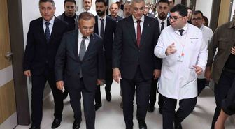 Bakan Memişoğlu, bıçaklı saldırıya uğrayan vekil Meriç'i hastanede ziyaret etti
