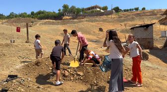 Derecikli çocuklardan park talebi: Türk bayrağıyla çağrı