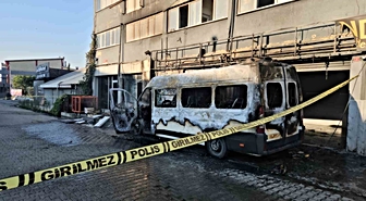 İkitelli'de Minibüs Yangını: Kundaklama Şüphesi