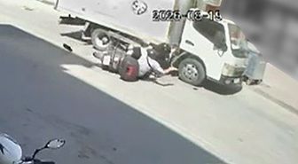 İnegöl'de motosiklet-kamyonet çarpışması: 2 yaralı