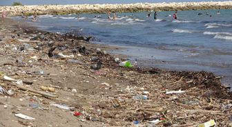 Mersin Kıyılarında Atık Kirliliği Turizmi Tehdit Ediyor