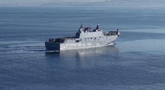 TCG Anadolu ve TCG Heybeliada Yalova'dan Selamlama Geçişi Yaptı