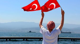 TEKNOFEST Mavi Vatan Öncesi Türk Donanmasından İzmit Körfezi'nde Görkemli Geçit Töreni