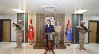 Hatay Valisi Dörtyol Komando Tugayı'nı ziyaret etti