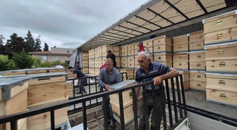 Çanakkale'de yangınzede arıcılara 2 bin kovan dağıtıldı
