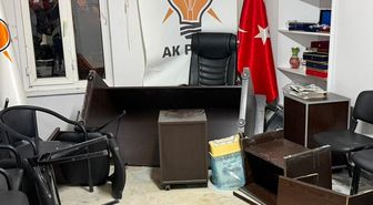 AK Parti Emet İlçe Başkanlığı'na Gece Saldırısı
