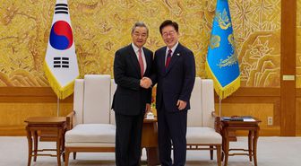Wang Yi Seul'de Güney Kore Lideriyle Görüştü