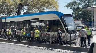 T1 Tramvayı Fındıklı'da Raydan Çıktı