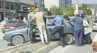 Boyabat'ta Otomobil Refüje Çıktı