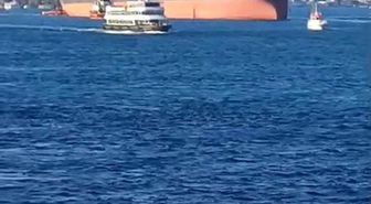 Hasar Alan Gemi İstanbul Boğazı'ndan Geçti