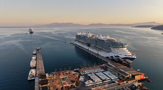 Kuşadası'na 2 Kruvaziyerle 8 Bin 200 Turist