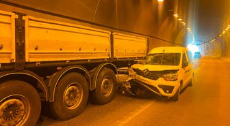 Kuskunkıran Tüneli'nde Tıra Çarpma: 1 Yaralı
