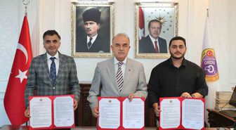 Başöğretmen Lisesi'ne Hayırseverden Modern Kütüphane