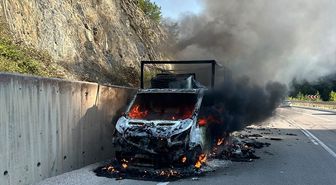 Sinop'ta kamyonet yangını: Araç kullanılamaz hale geldi