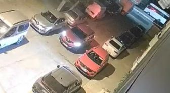 Sultangazi'de Silahlı Saldırı: Motosikletli Şüpheliler Otomobile Ateş Açtı