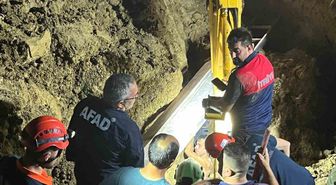 Bartın'da göçük altında kalan baba-oğul kurtarıldı