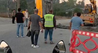 Arnavutköy'de Taksi İSKİ Çukuruna Düştü