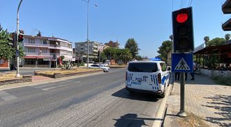 Nazilli'de kamyonet yayaya çarptı: 2 yaralı