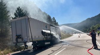 Gerede'de şeker yüklü tır yangını kontrol altına alındı