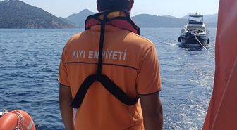 Fethiye'de sürüklenen teknedeki 3 kişi kurtarıldı