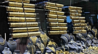 Gram altın 4 ay sonra yeniden 7 bin lirayı aştı, kuyumcularda hareketlilik