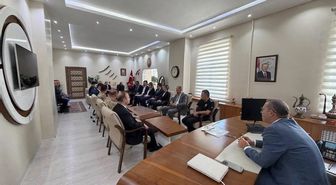 Kars Valisi Polat, Arpaçay’da kurum yöneticileriyle bir araya geldi