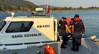 Marmaris'te kayalıktan düşen yaralı kurtarıldı