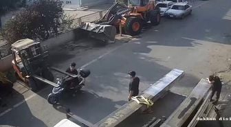 Tekirdağ'da Motosikletli Forkliftin Demir Ayağına Çarptı: Kaza Kamerada
