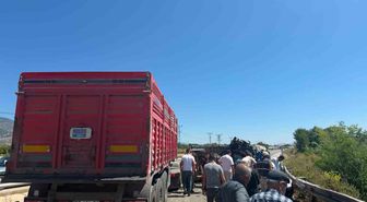 Tokat-Turhal Karayolunda Tır ile Traktör Çarpıştı: 1 Yaralı