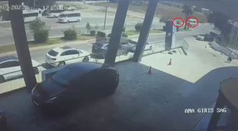 Manavgat'ta motosiklet ile tur minibüsü çarpıştı: 1 ağır yaralı