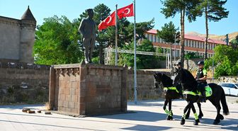 Atlı Polis Birliği Malazgirt Kutlamaları İçin Bitlis'te