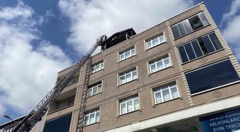 Bayrampaşa'da Çatı Yangını Korkuttu