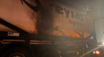 Osmaneli'nde Tırın Dorsesi Alev Alev Yandı